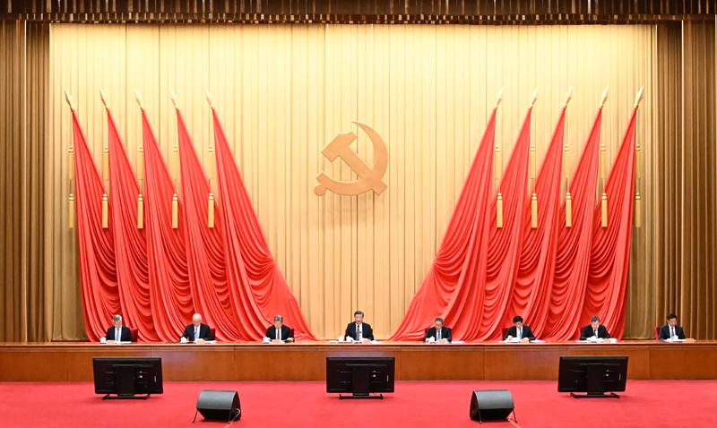 4月3日，學(xué)習(xí)貫徹習(xí)近平新時(shí)代中國特色社會(huì)主義思想主題教育工作會(huì)議在北京召開。中共中央總書記、國家主席、中央軍委主席習(xí)近平出席會(huì)議并發(fā)表重要講話。李強(qiáng)、趙樂際、王滬寧、蔡奇、丁薛祥、李希、韓正出席會(huì)議。