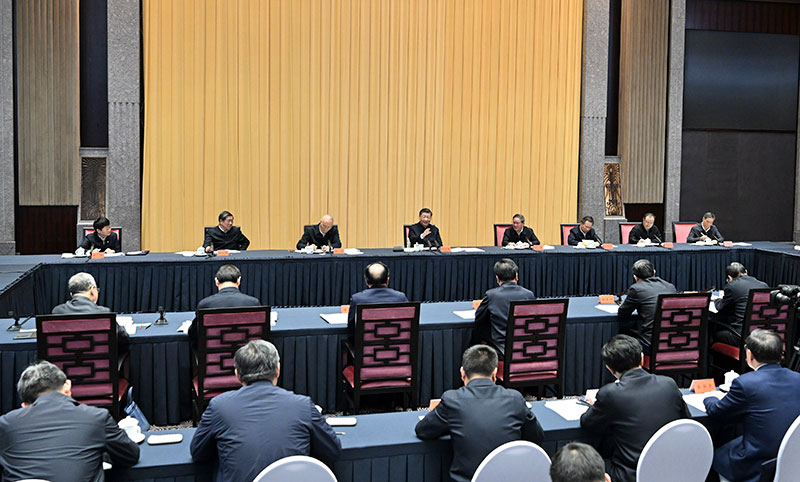 11月30日上午，中共中央總書記、國家主席、中央軍委主席習近平在上海主持召開深入推進長三角一體化發(fā)展座談會并發(fā)表重要講話。
